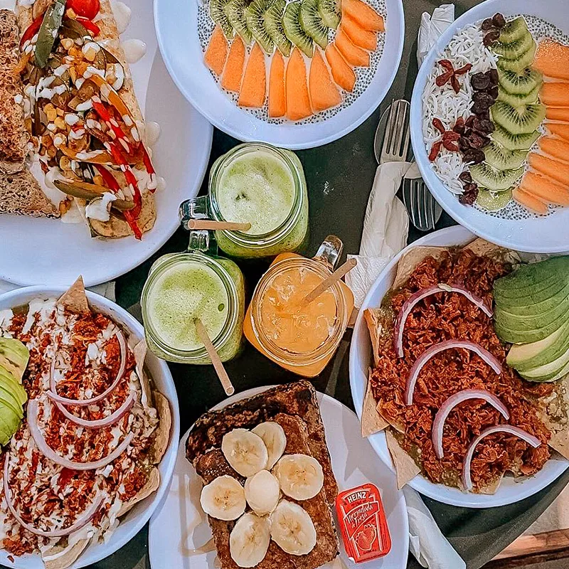 Fresh juices and breakfast at ChiloChill
